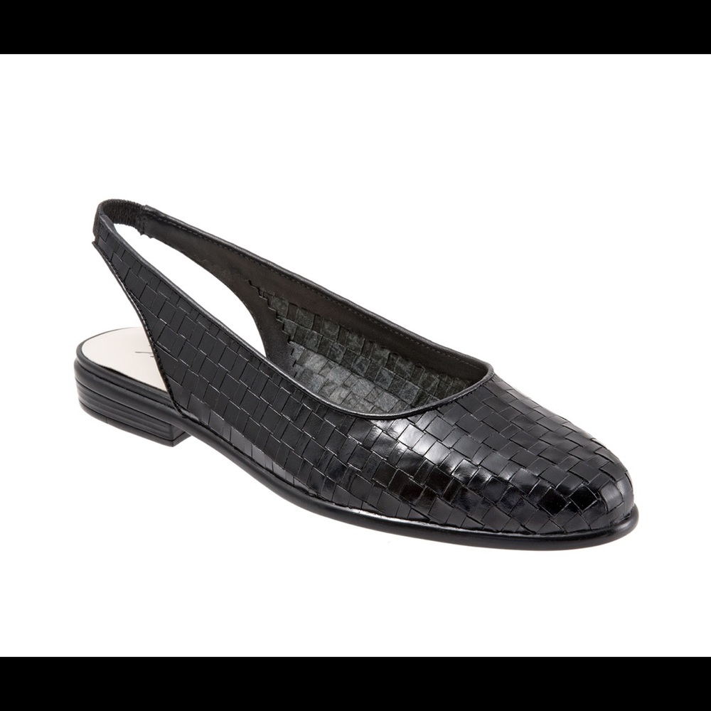 Trotters Lucy Black Flat Sandals